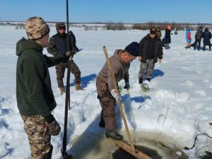 Состязания по якутской рыбалке «куйуур» прошли в Амгинском районе