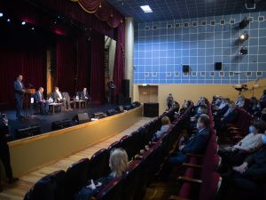 Айсен Николаев и Сергей Иванов провели встречу с общественностью посёлка Айхал