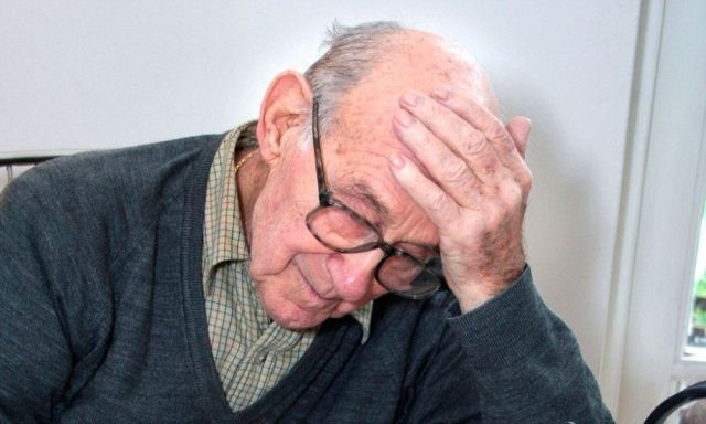 Мошенники похитили у 71-летнего пенсионера почти 300 тысяч рублей