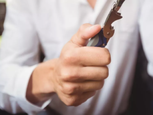 Якутянин пригрозил ножом сотруднику полиции в Санкт-Петербурге