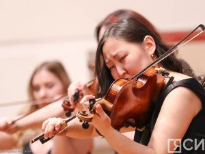 Бурными овациями завершился концерт ансамбля «Виртуозы Якутии» в Казахстане