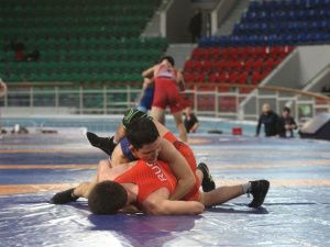 Свыше 1500 юных спортсменов участвуют в фестивале по вольной борьбе «Игры Боотуров» в Якутии