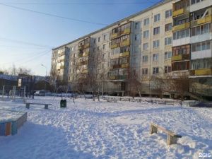 "Повалили на снег и били ногами": двое мальчиков избили 8-летнего