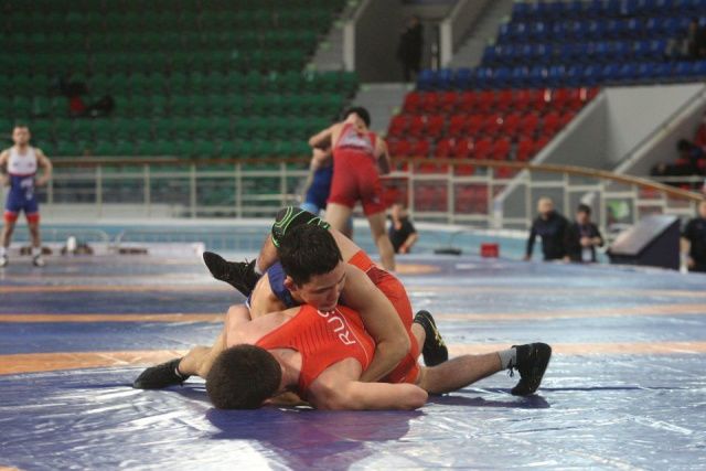 Свыше 1500 юных спортсменов участвуют в фестивале по вольной борьбе «Игры Боотуров» в Якутии