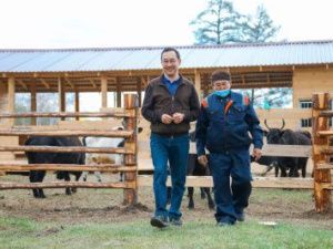 Праздник: Айсен Николаев поздравляет с Днём сайылыка