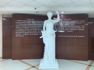 Суд взыскал с обслуживающей организации 250 000 рублей за травму ребенка на игровой площадке