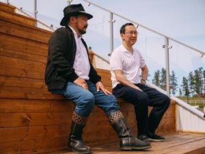 Айсен Николаев проверил объекты благоустройства родного села