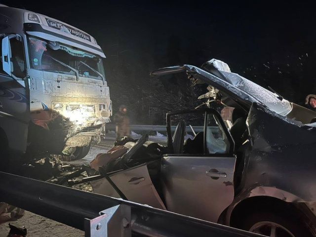 Машина всмятку: В Якутии в жестком ДТП погиб мужчина