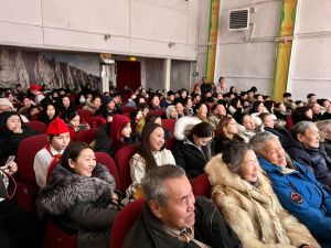 ТЮЗ открыл Год педагога и наставника спектаклем «Дивная пора» («Дьикти саас»), поставленным по школьной программе