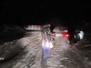 В Нерюнгри мужчина и женщина застряли ночью в автомобиле