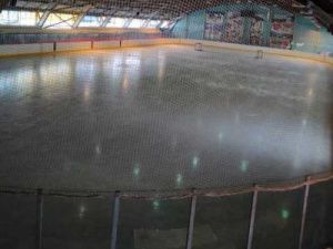 В посёлке Серебряный Бор отремонтируют хоккейный каток