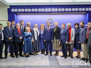 Глава Якутии Айсен Николаев встретился с участниками фестиваля поэзии «Благодать большого снега»