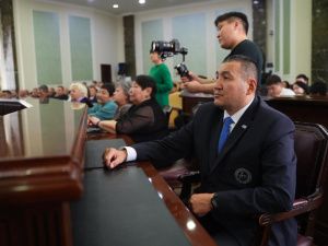 В Якутске сегодня прошло торжественное мероприятие, посвящённое Дню работников дорожного хозяйства и Дню работников автомобильного и городского пассажирского транспорта