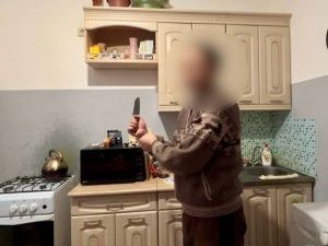 Житель Якутска, будучи пьяным, пытался зарезать своего 14-летнего сына