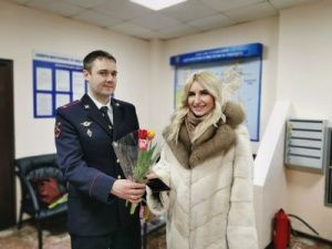 Сотрудницы транспортной полиции Якутии принимают поздравления