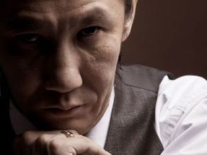 Вакцинированный журналист подхватил ковид накануне дня рождения