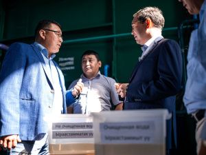 Айсен Николаев проверил работу водозабора в Верхневилюйске