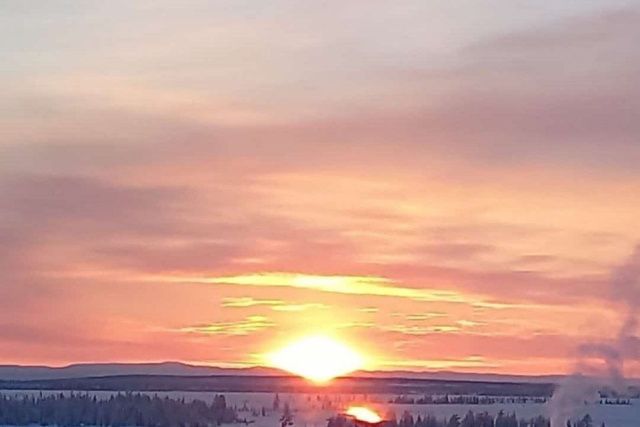 Первый рассвет после долгой полярной ночи встретили жители села Намы в Булунском районе