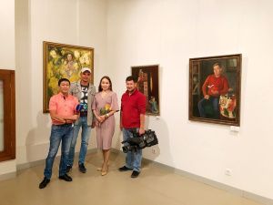 Якутская художница представила персональную выставку на Алтае