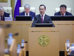 Айсен Николаев: Властям Якутска необходимо организованно подойти к расселению людей из аварийных домов