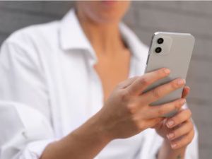 В Якутске женщина многократно тайком переводила деньги со счета приятельницы, похитив таким образом 758 тысяч рублей