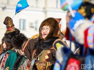 1700 человек прошлись в национальных костюмах по центру Якутска