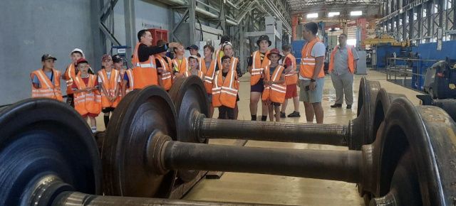 Якутские школьники побывали в роли машинистов поездов