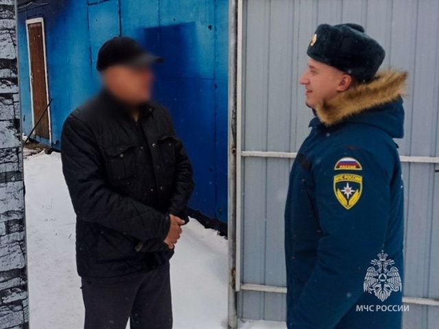 Специалисты МЧС России проводят прoтивопoжарные инструктaжи среди населения