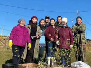 В селе Тумул прошла экологическая акция «Посади дерево к 100-летию образования Якутской АССР»