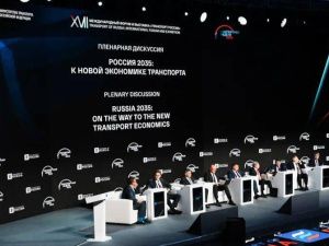 Глава Якутии принял участие в пленарной сессии Транспортной недели