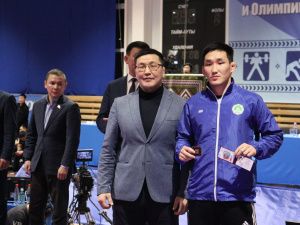 В Усть-Алданском районе дали старт чемпионату Якутии по вольной борьбе памяти Николая Тарского