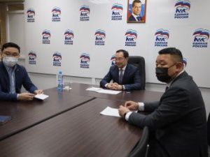 Личный приём жителей провел глава республики Айсен Николаев