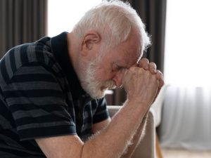 75-летний пенсионер из Якутии, испугавшись обвинения в финансировании терроризма, перевел мошенникам около 5 млн рублей