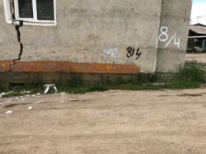 В Якутии возбуждено уголовное дело по оказание услуг ненадлежащего качества, приведших к образованию трещины в жилом доме и угрозы его обрушения