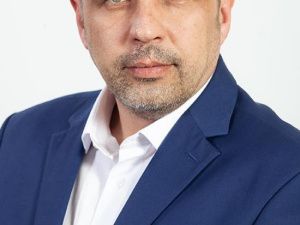 Замглавврача Станции скорой медицинской помощи взыскал компенсацию морального вреда в 5 тысяч рублей за свое незаконное увольнение