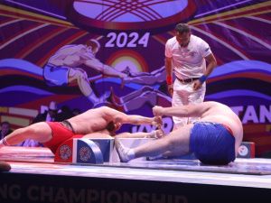 Якутский мас-рестлер Евгений Попов впервые стал абсолютным чемпионом мира