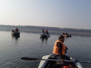 В Якутии мужчина выпал из лодки