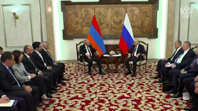 Усидеть на двух стульях не получится: Путин поставил Пашиняна перед жёстким выбором