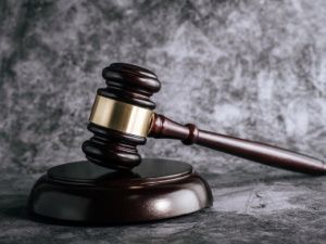 В суды Якутска люди пытались пронести пистолеты, патроны, колюще-режущие предметы, молотки, отвертки и другие запрещенные предметы