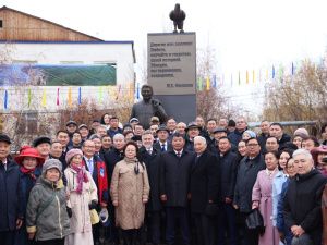 Памятник Михаилу Николаеву открыли в Хангаласском районе