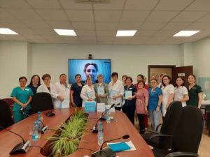 Мамы и их малыши получили в подарок «Дневник питания»