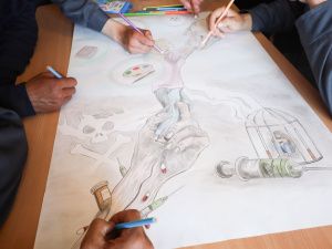 Осужденные, отбывающие наказание в исправительной колонии № 7, нарисовали стенгазеты на тему «Мы против наркотиков» 