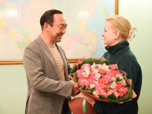 Глава Якутии Айсен Николаев встретился с руководителем Комитета семей воинов Отечества Юлией Белеховой