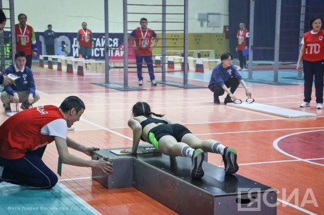 В Якутске многодетные семьи с пятью и более детьми могут посещать спортивные объекты бесплатно