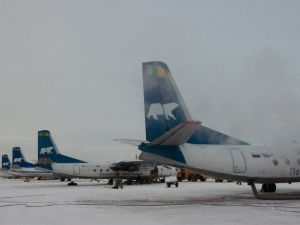 Самолет Ан-24, летевший из Якутска в Олекминск, не смог приземлиться и ушел на запасной аэродром