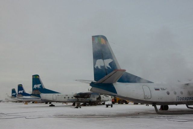 Самолет Ан-24, летевший из Якутска в Олекминск, не смог приземлиться и ушел на запасной аэродром