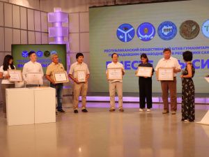 Более 1,3 млн рублей собрали работники культуры для пострадавших от паводка в Кобяйском и Верхоянском районах. Сбор средств продолжается