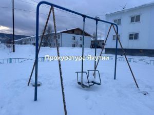 В Якутии суд взыскал с управляющей организации более 3,3 млн рублей в пользу девочки, которая получила травму на детской площадке