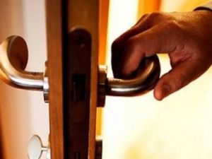 Жительницу Якутска обокрал малознакомый мужчина