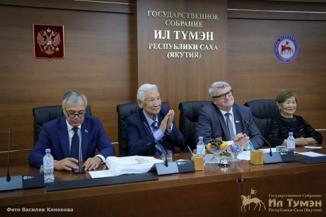 Ветераны госслужбы дали советы Ил Тумэну